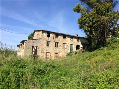 Casa colonica - da ristrutturare a Nord, Lucca
