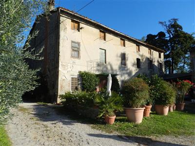 Casa colonica - da ristrutturare a Est, Lucca