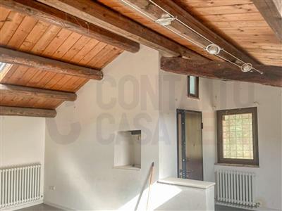 Casa / Villa - Colonica singola a Poggio San Marcello