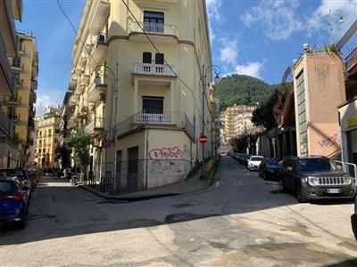 Locale commerciale - 1 Vetrina a Salerno