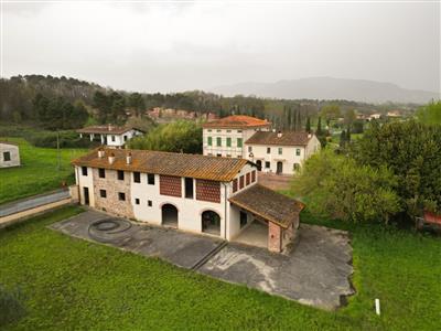 Villa di prestigio - ristrutturata a Est, Porcari