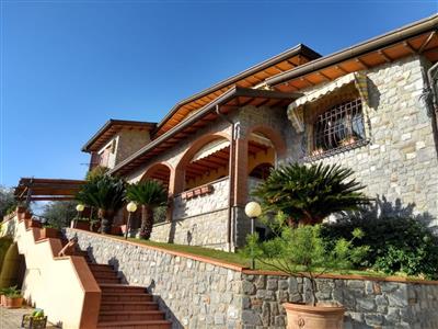 Villa in buono stato di 334 mq. a Romagnano