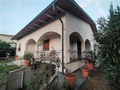 Casa singola in buono stato di 200 mq. a Turano