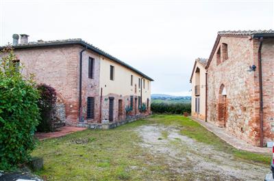 Colonica/casale in buono stato di 1340 mq. a Ville Di Corsano