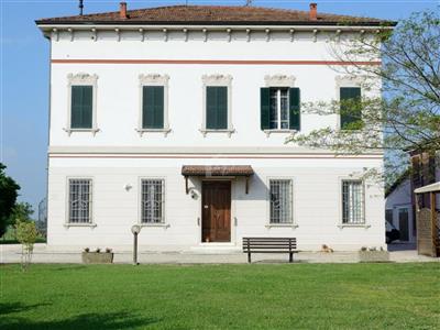 Villa a Suzzara in provincia di Mantova