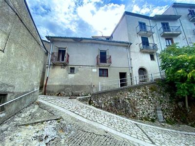 Casa indipendente a Montemarano in provincia di Avellino