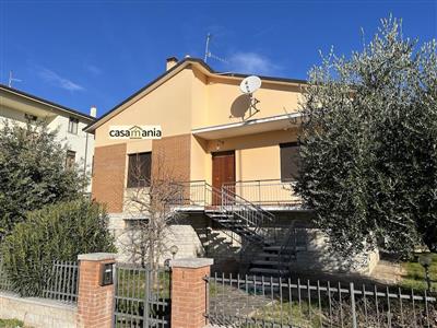 Villa a Pergola in provincia di Pesaro e Urbino