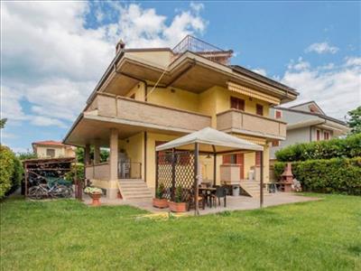 Villa in vendita a Pineto Semicentro