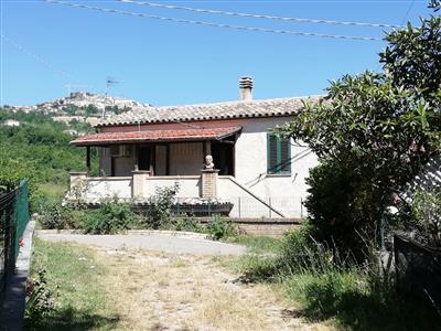 Casa indipendente in vendita a Montebello di Bertona Zona Agricola