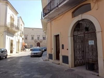 Locale commerciale in vendita a Monteroni di Lecce Centro storico
