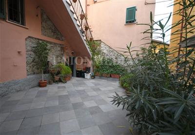 casa semindipendente in vendita a Sarzana